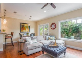 3 bedroom Apartment For Sale: 828 Bath..