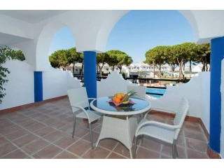 2 bedroom town house for sale