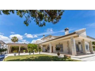 6 Bedroom 3 Bathroom Villa In La Zenia..