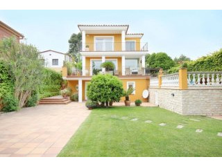 Detached, charming house in the quiet..