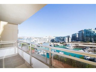 2 bed apartment in Watergardens