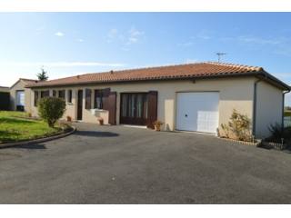 Lovely modern property with large..