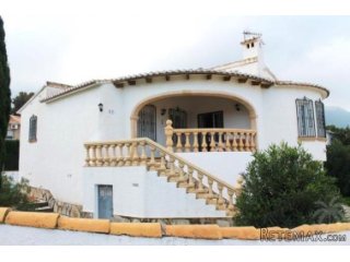 Detached property built in 1998 on a well located plot..