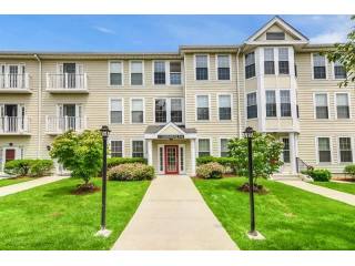 2 bedroom Condominium For Sale: White..