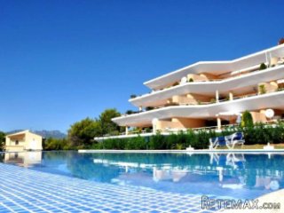 Spectacular spacious 3-bedroom apartment located in a quiet..