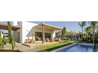 * ELEGANT AND CONTEMPORARY DETACHED..