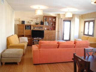 A Unique 5 Bedroom Apartment 50ms from..