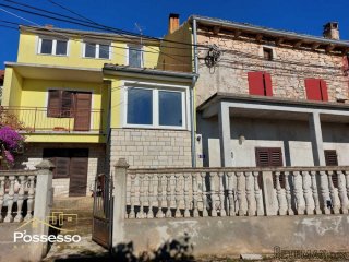 Svetvinčenat - 2 kuće s garažom i konobom