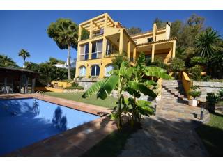 Villa - This luxurious villa is..