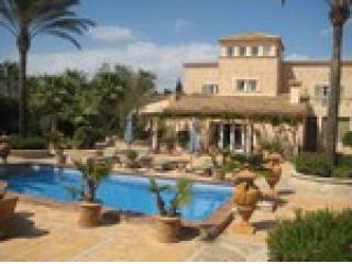 6 Bedrooms - Finca - For Sale
