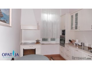 Opatija-gospodska etaža vile na atraktivnoj lokaciji 180 m2