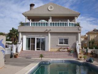 4 Bedrooms - Villa - Alicante - For Sale