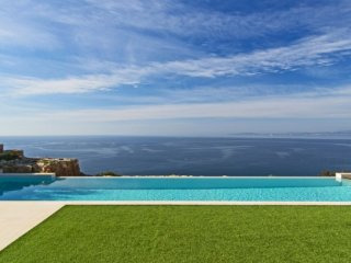 High-Tech Villa With Breathtaking Sea..
