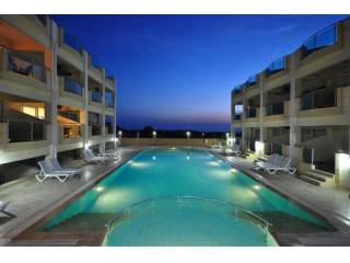 Mayfair I Complex