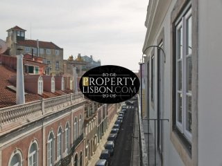 Fully furnished 1-bedroom penthouse..