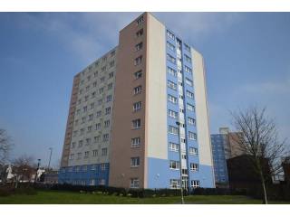 2 bedroom Apartment For Sale: South..