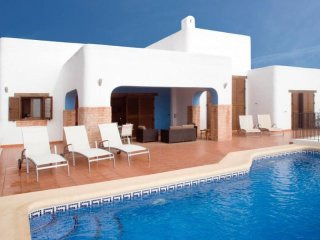 3 Bedrooms - Villa - Alicante - For Sale
