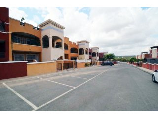 Los Altos Stunning Top Floor Apartment..