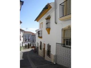 Town House - A large 2 level townhouse..