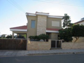 Excellent three bedroom detached house..