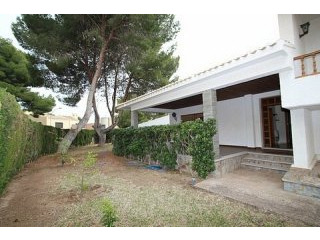 * 4 BED DETACHED VILLA - BEACHSIDE..