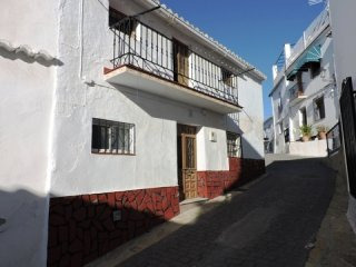 4 bedroom, 1 bathroom Townhouse, (build..