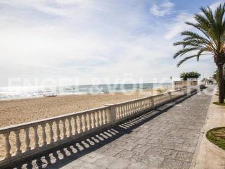 The Sea as the Leader in Barcelona Coast