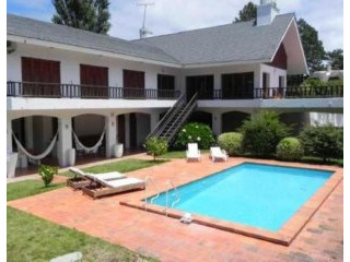 6 Bedroom House - For Rent - Golf