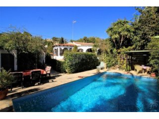 This very private and cozy property is set on a completely..