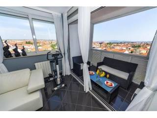 2 bedroom Apartment For Sale: Bulevar..