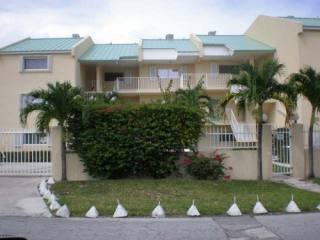 Apartment/townhouse - Located in Bell..
