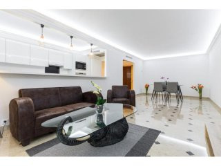 Bright Spacious Apartment Located In..