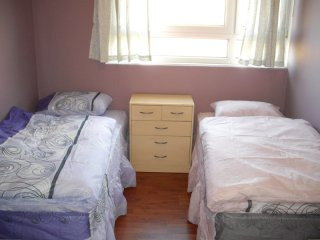 Room share for women, Zone 2, Poplar