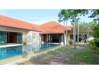 3 plus bedroom villa in secure, upscale..