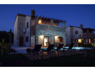 Kamena Villa u prekrasnom Resortu