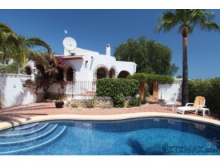 Beautiful Mediterranean style 2 bedroom villa for sale in a..