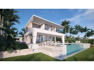 Set on 2 levels, this spacious Costa del Sol villa is going..