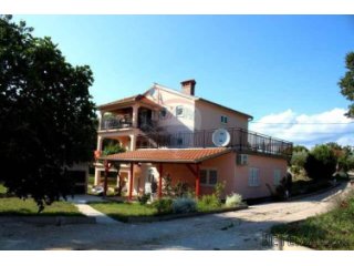 Apartmanska kuća u Krnici s pogledom na more