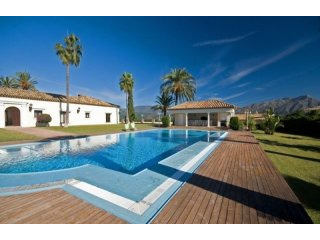 8 Bedrooms - Villa - Malaga - For Sale