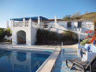Country Houses for Sale in Benajarafe..