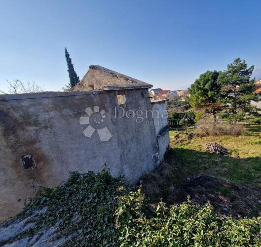 VIŠKOVO - STARINA S POTENCIJALOM - 2