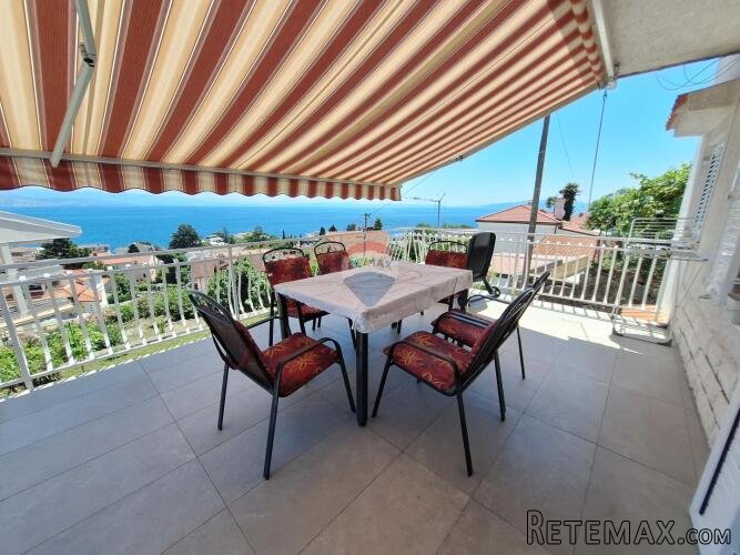 Opatija - kuća s velikom okućnicom, pogled