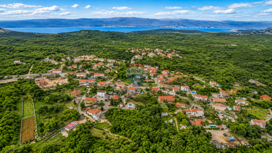 Vrbnik, okolica – atraktivno građevinsko zemljište s mogućno
