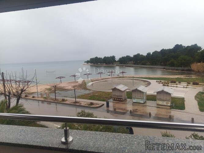 Zaton-Nin,luksuzna apartmanska kuća uz plažu,3 apartmana,pog