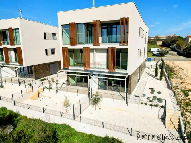 Istra - Rovinj - moderan trosobni stan u novogradnji