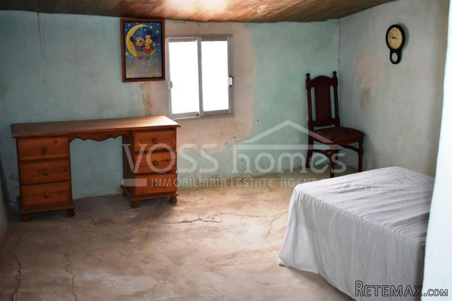 A spacious 2 storey village property of 291m2 currrently.. - 11