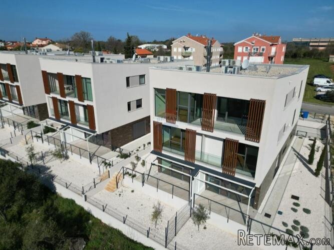Istra - Rovinj - dvoetažni stan s vrtom