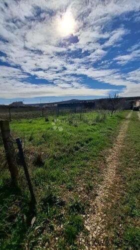 Građevinsko zemljište sa objektom - 2