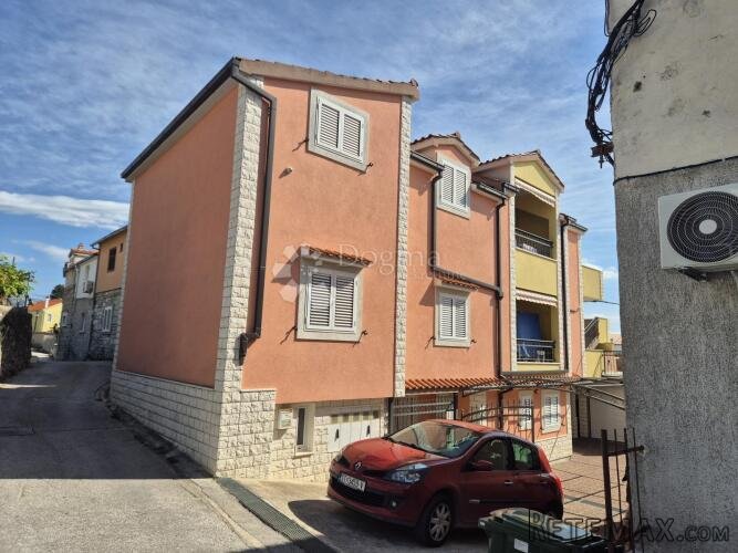 Kuća: Solin, 300m2