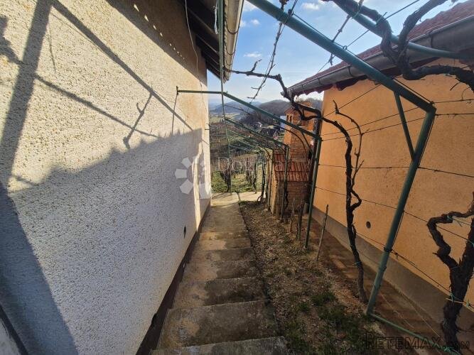 Dvije vikendice sa vinogradom na brijegu iznad Krapine! - 3